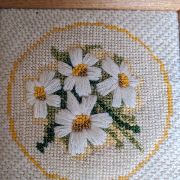 Vintage floral cross stitch - Picture 2 of 3